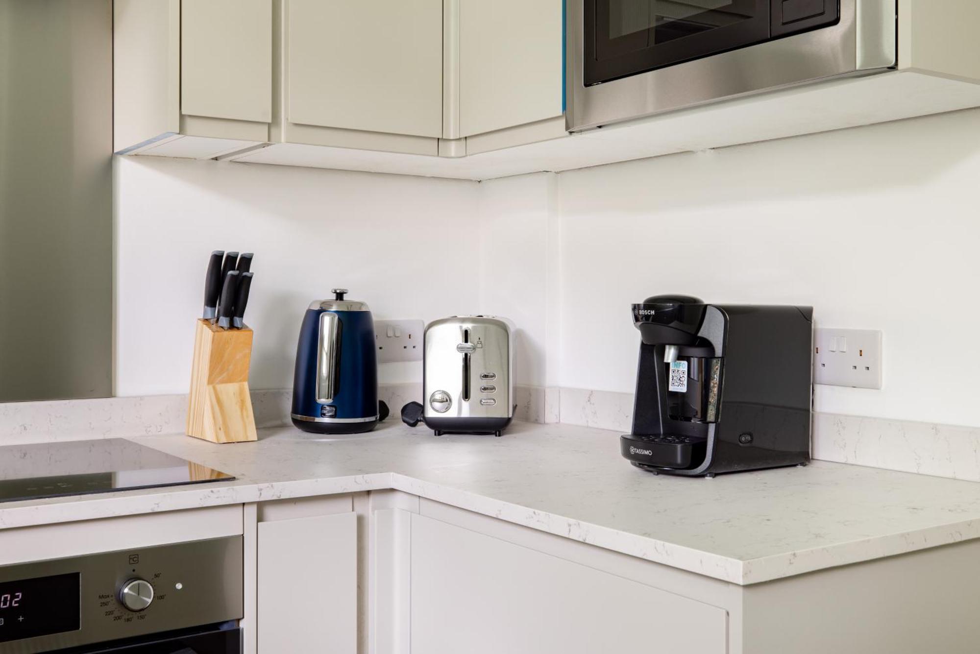 Penthousestays Wimbledon - Chic 2 Bedroom King Bed With Balcony - 2 Mins From Wimbledon Tennis Club And Museum - Aeltc * Londra